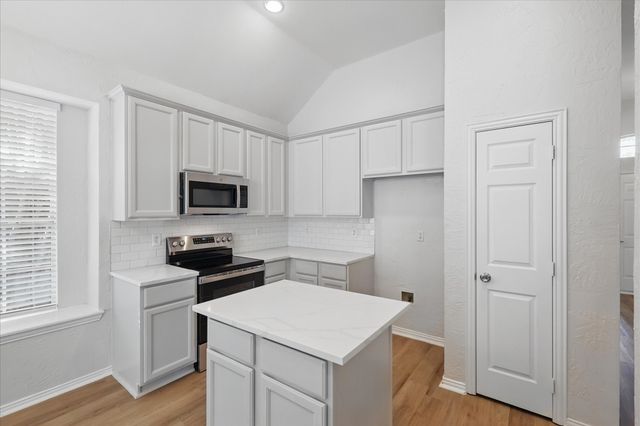 821 Pinnacle Circle, Lewisville, TX 75077