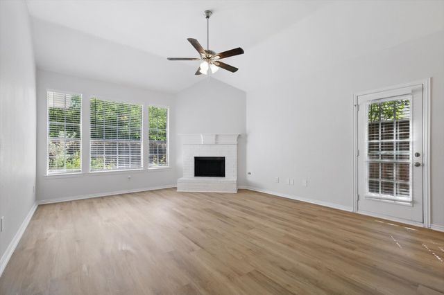 821 Pinnacle Circle, Lewisville, TX 75077