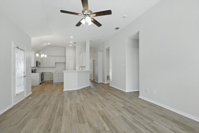 821 Pinnacle Circle, Lewisville, TX 75077