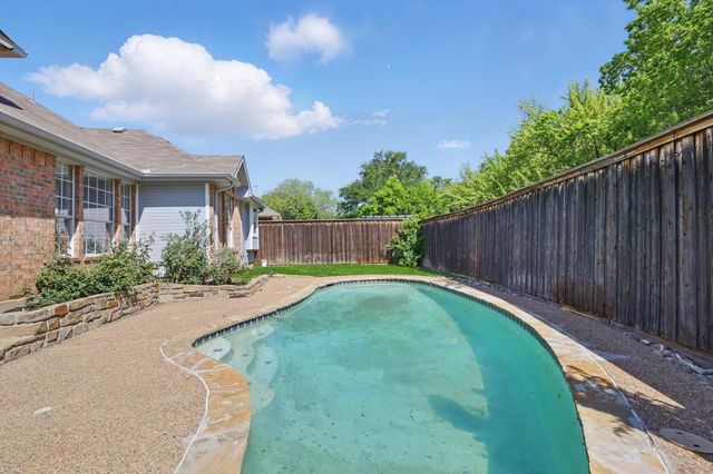 821 Pinnacle Circle, Lewisville, TX 75077