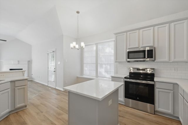 821 Pinnacle Circle, Lewisville, TX 75077