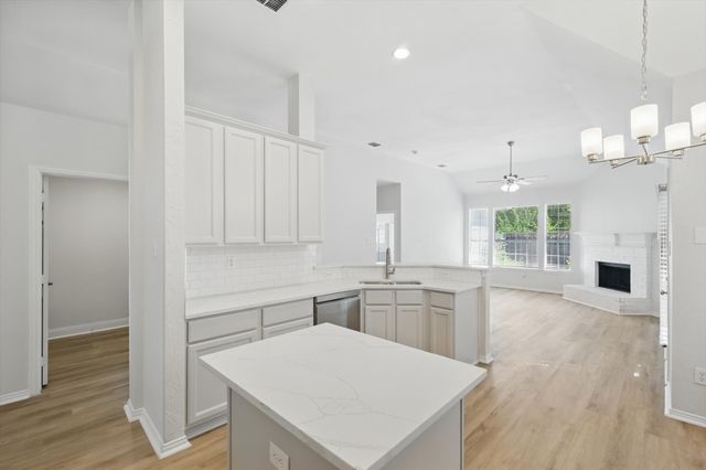 821 Pinnacle Circle, Lewisville, TX 75077