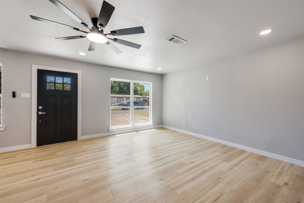 5517 Cottey Street, Fort Worth, TX 76119 — photo 4