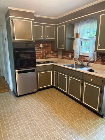 7 Richard Rd, Marlborough, MA 01752