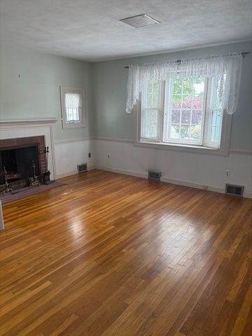 7 Richard Rd, Marlborough, MA 01752