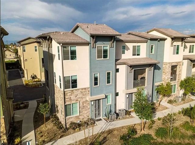 838 Savi Drive 105, Corona, CA 92878
