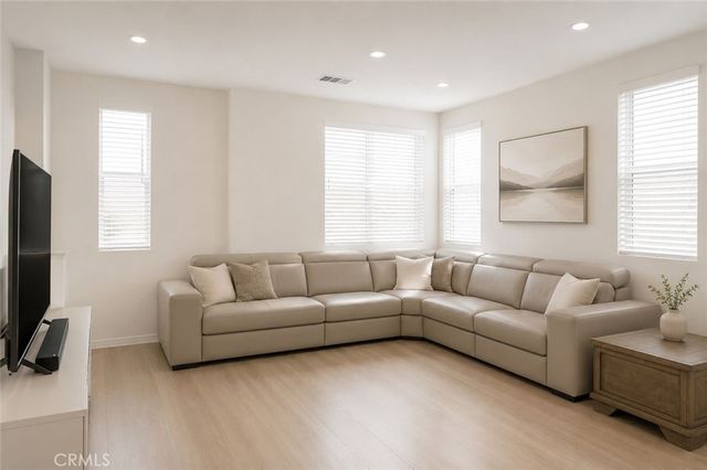 838 Savi Drive 105, Corona, CA 92878