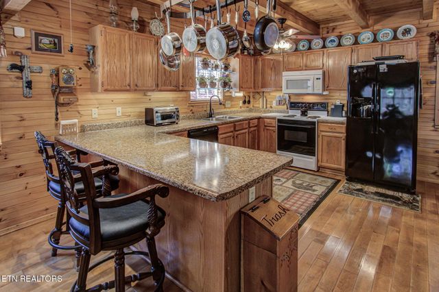 4917 Latta Way, Gatlinburg, TN 37738