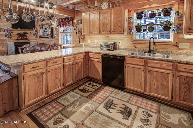 4917 Latta Way, Gatlinburg, TN 37738