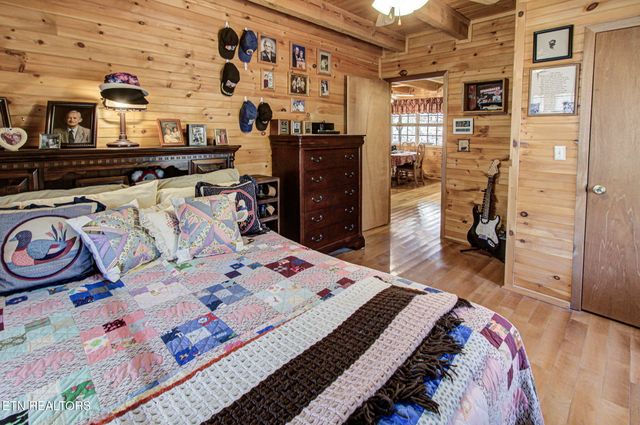 4917 Latta Way, Gatlinburg, TN 37738