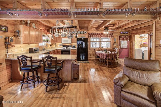 4917 Latta Way, Gatlinburg, TN 37738