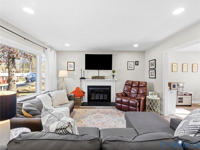 8807 Midway Rd, Henrico, VA 23229