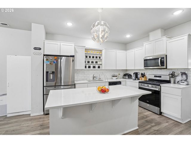 15708 Nw BLUEBLOSSOM St, Portland, OR 97229