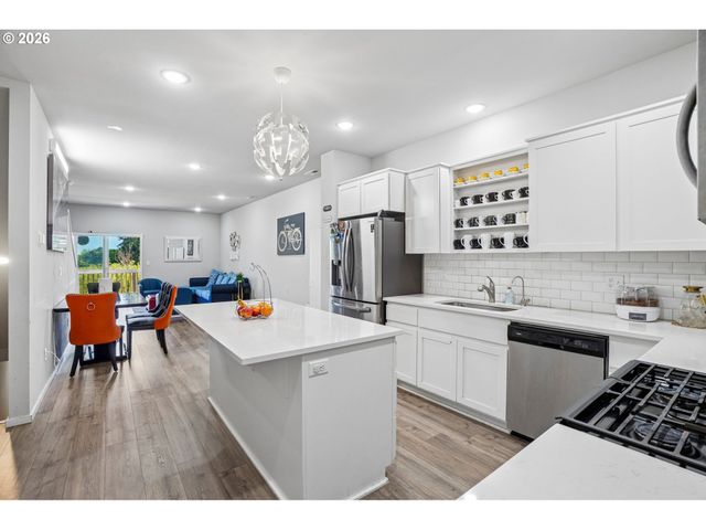 15708 Nw BLUEBLOSSOM St, Portland, OR 97229