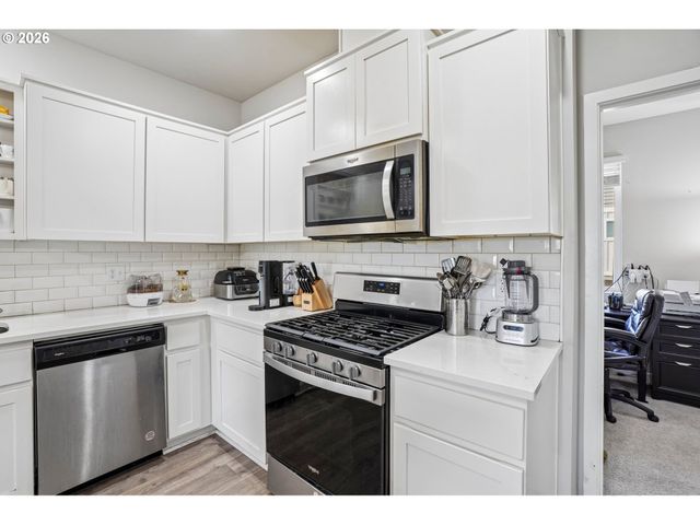 15708 Nw BLUEBLOSSOM St, Portland, OR 97229