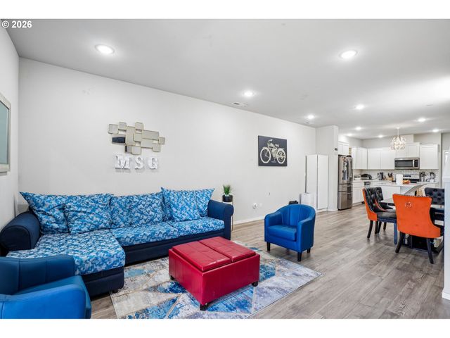 15708 Nw BLUEBLOSSOM St, Portland, OR 97229