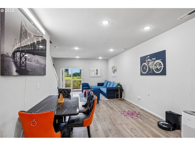 15708 Nw BLUEBLOSSOM St, Portland, OR 97229