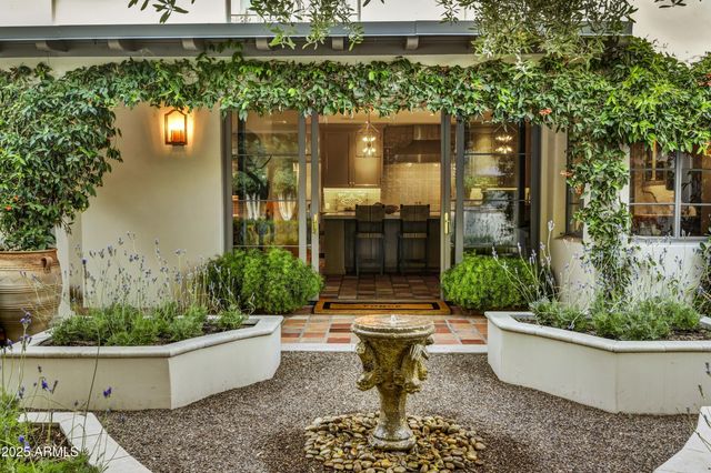 3007 N MANOR Drive W, Phoenix, AZ 85014