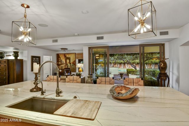 3007 N MANOR Drive W, Phoenix, AZ 85014