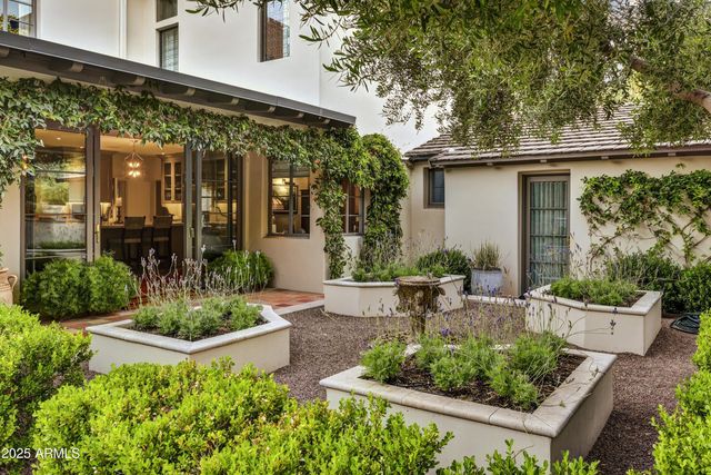 3007 N MANOR Drive W, Phoenix, AZ 85014