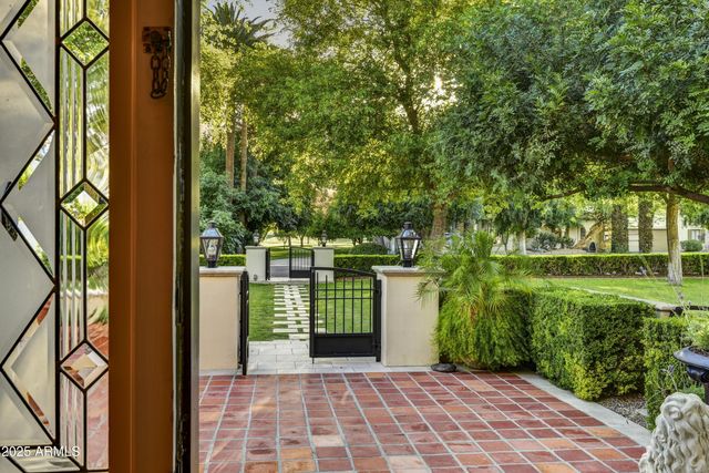 3007 N MANOR Drive W, Phoenix, AZ 85014