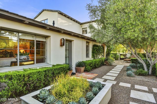 3007 N MANOR Drive W, Phoenix, AZ 85014