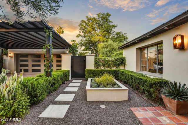 3007 N MANOR Drive W, Phoenix, AZ 85014