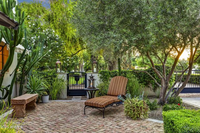 3007 N MANOR Drive W, Phoenix, AZ 85014