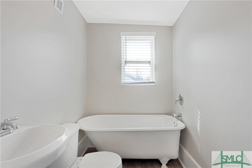 Image 19 of property listing at 1135 E Gwinnett Street, Savannah, GA 31404