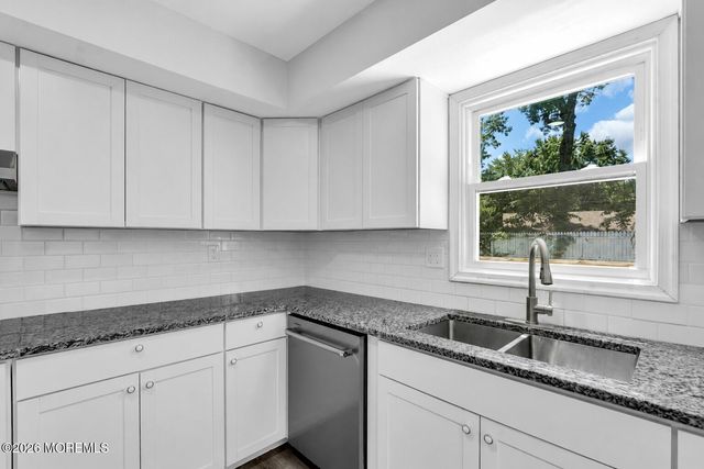 3 Riverwood Court, Toms River, NJ 08757