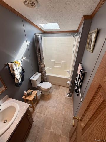 256 Fox Chase Boulevard, Grand Blanc, MI 48439