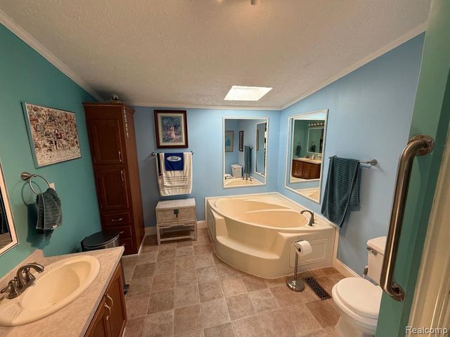 256 Fox Chase Boulevard, Grand Blanc, MI 48439