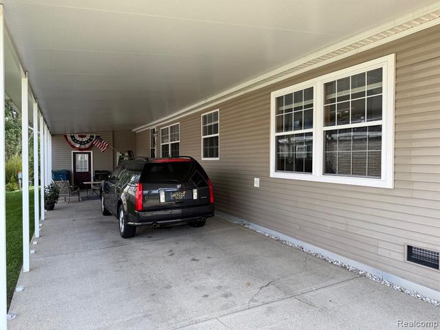 256 Fox Chase Boulevard, Grand Blanc, MI 48439