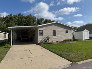 256 Fox Chase Boulevard, Grand Blanc, MI 48439