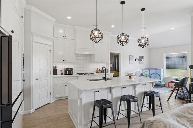 8204 NW 161st Terrace, Edmond, OK 73013