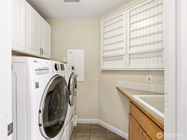 23919 SE 8th Place, Sammamish, WA 98075