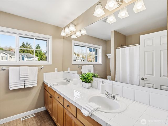 23919 SE 8th Place, Sammamish, WA 98075