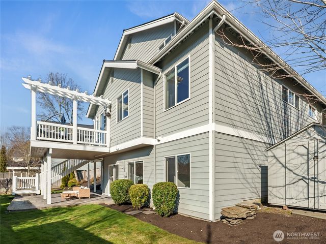 23919 SE 8th Place, Sammamish, WA 98075