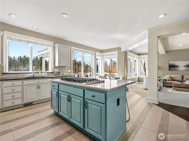 23919 SE 8th Place, Sammamish, WA 98075