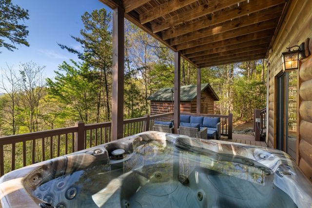 258 Dupont Drive, Blue Ridge, GA 30522