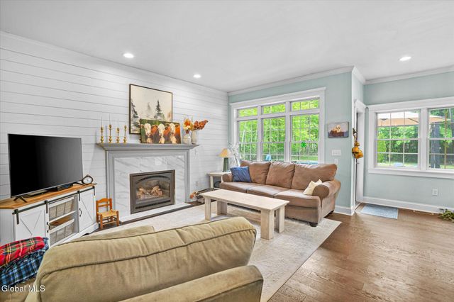 17 Kimberly Lane, Queensbury, NY 12804