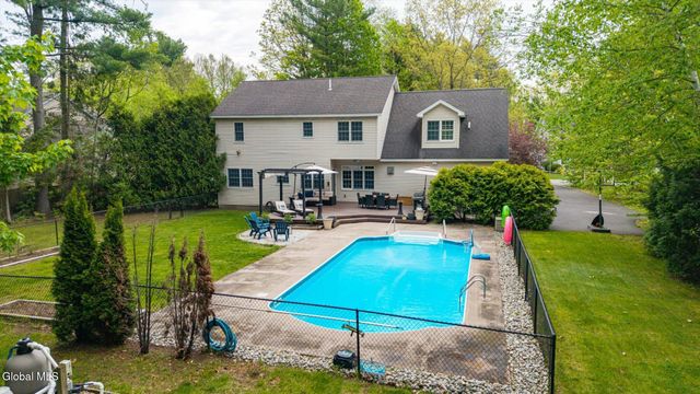17 Kimberly Lane, Queensbury, NY 12804