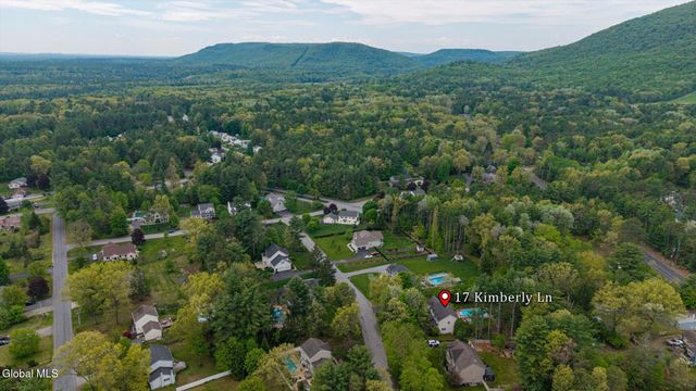 17 Kimberly Lane, Queensbury, NY 12804