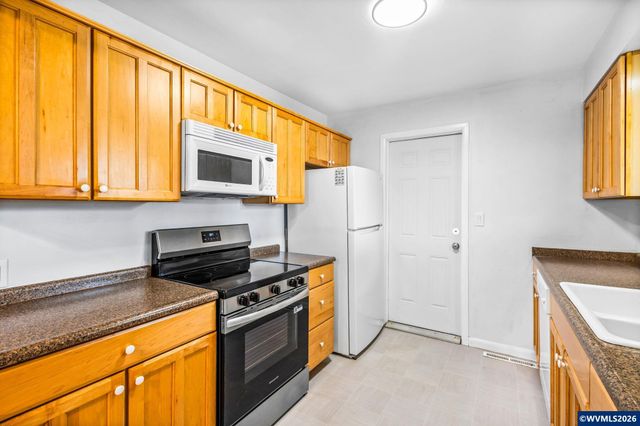 389 Apple Blossom Av N, Keizer, OR 97303