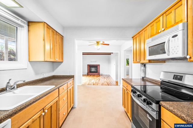 389 Apple Blossom Av N, Keizer, OR 97303