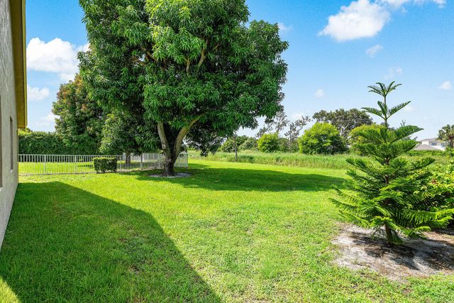 790 Clearbrook Park Circle, Delray Beach, FL 33445