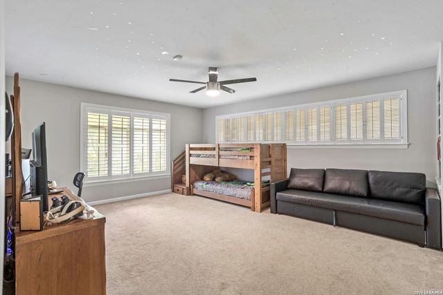 906 E CEDAR ST, Seguin, TX 78155