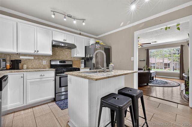 903 S Richmond Avenue, Tulsa, OK 74112