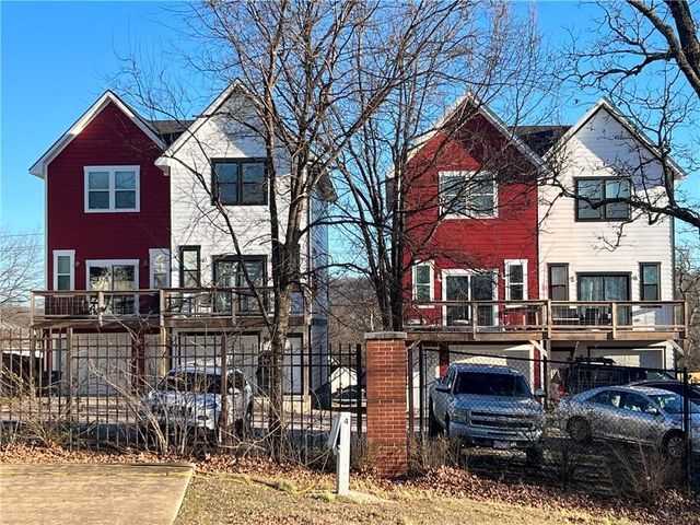 1569 S Brooks Avenue, Fayetteville, AR 72701