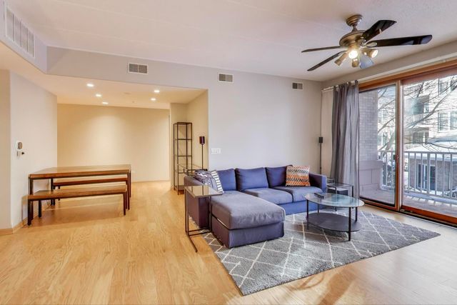 1715 Pavilion Way 206, Park Ridge, IL 60068